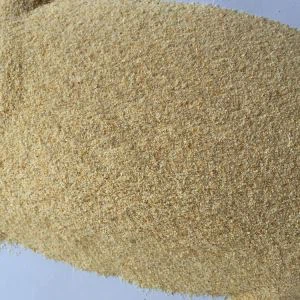 Нарезанные зубчики чеснока